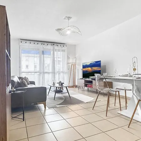 게스트하우스 Homey Coloc Dolce - Proche Gare Et Tram, Balcon, Wifi *